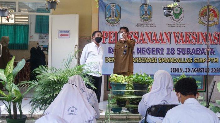 Anggota Komisi III DPR RI, Bambang DH Tinjau Vaksinasi Pelajar di SMAN 18 Surabaya