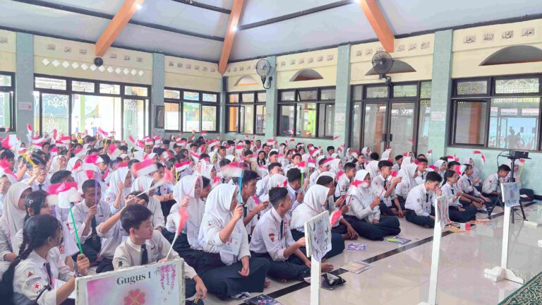 MPLS Hari Pertama di SMA Negeri 18 Surabaya: Apel Virtual Bersama Gubernur Jatim dan Komitmen Anti Judi Online